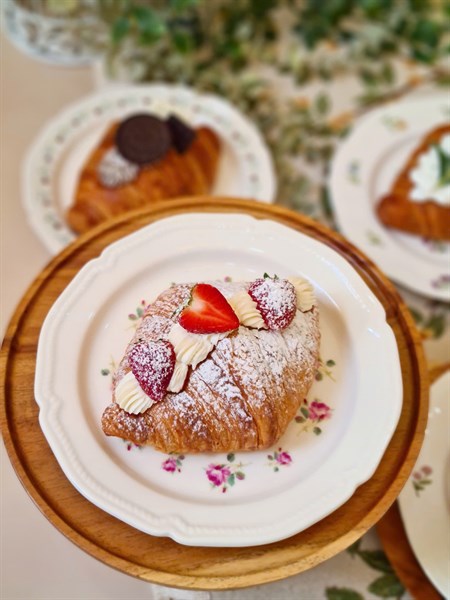 Strawberry & Cream Croissant (cái)